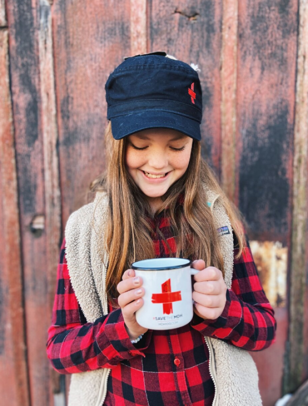 Topi cadet dengan desain militer yang chic